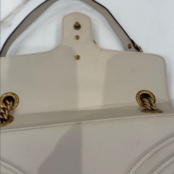 Gucci GG marmot chain bag in off white - Picture 9 of 13